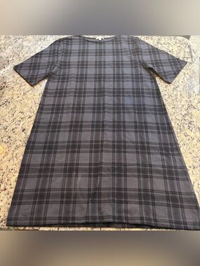 GAP Women's Gray and Black Plaid Short-Sleeve Maternity Dress